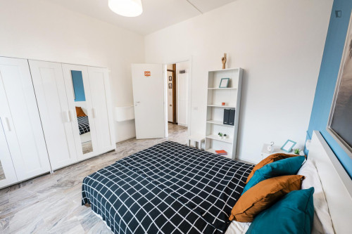 Spacious double bedroom in Canovine