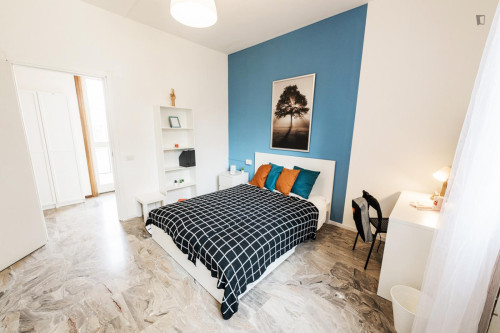 Spacious double bedroom in Canovine