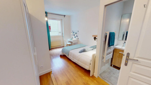 Cute double ensuite bedroom next to Lyon - Perrache Bus Station