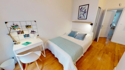 Cute double ensuite bedroom next to Lyon - Perrache Bus Station