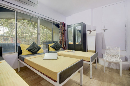 OYO LIFE MUM1823 Kandivali East - Rooms