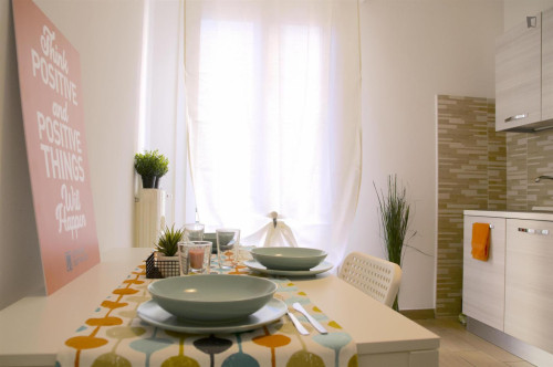 Homely single bedroom near the Policlinico train station