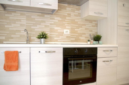 Homely single bedroom near the Policlinico train station
