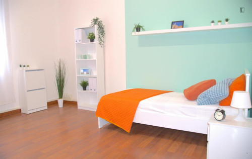 Spacious single bedroom in the centre of Modena