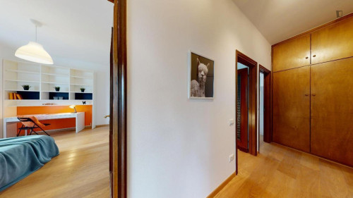 Breezy single bedroom in Mompiano