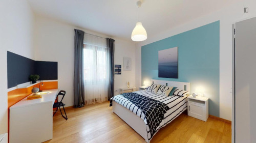 Ample double bedroom in Mompiano