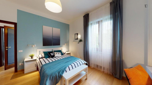 Alluring double bedroom near the Ospedale metro 