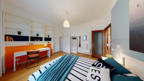Alluring double bedroom near the Ospedale metro  - Gallery - 8