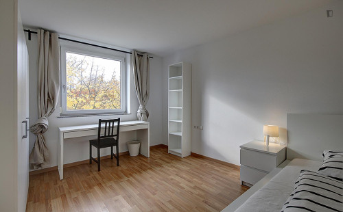 Snug single bedroom near the Rosensteinbrücke metro