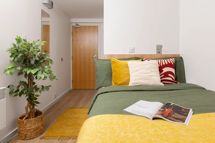 Large Standard Double En-Suite - 1