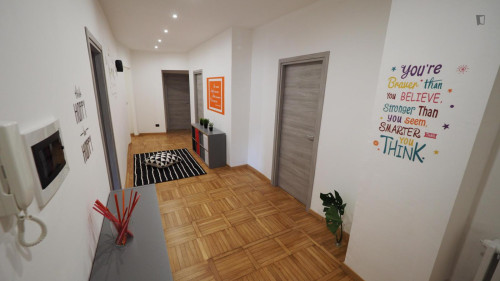 Pleasant single bedroom in Crocetta