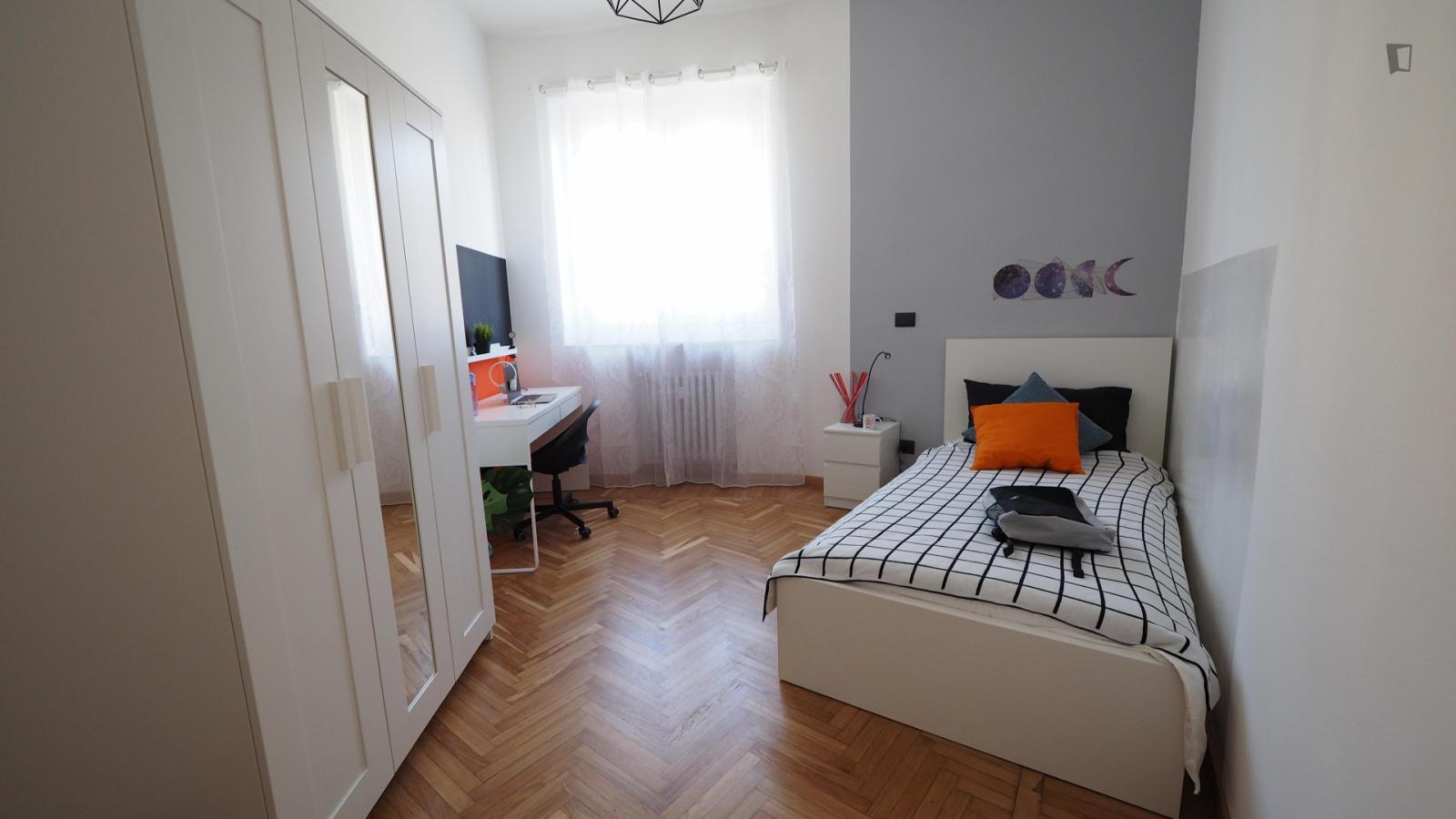Neat Single Bedroom Near The Marconi Metro - 1
