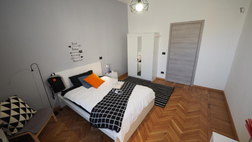 Big double bedroom in Crocetta - Gallery - 5