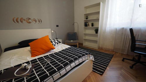 Inviting double bedroom in Crocetta