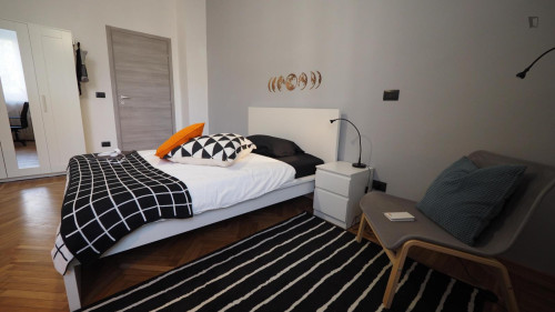 Inviting double bedroom in Crocetta - Gallery - 5