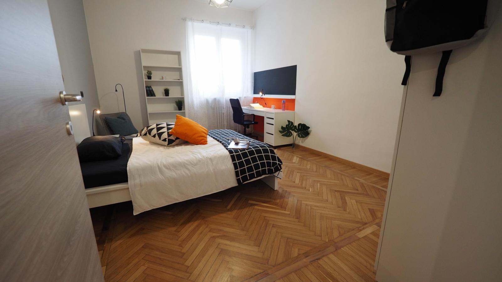 Inviting Double Bedroom In Crocetta - 1