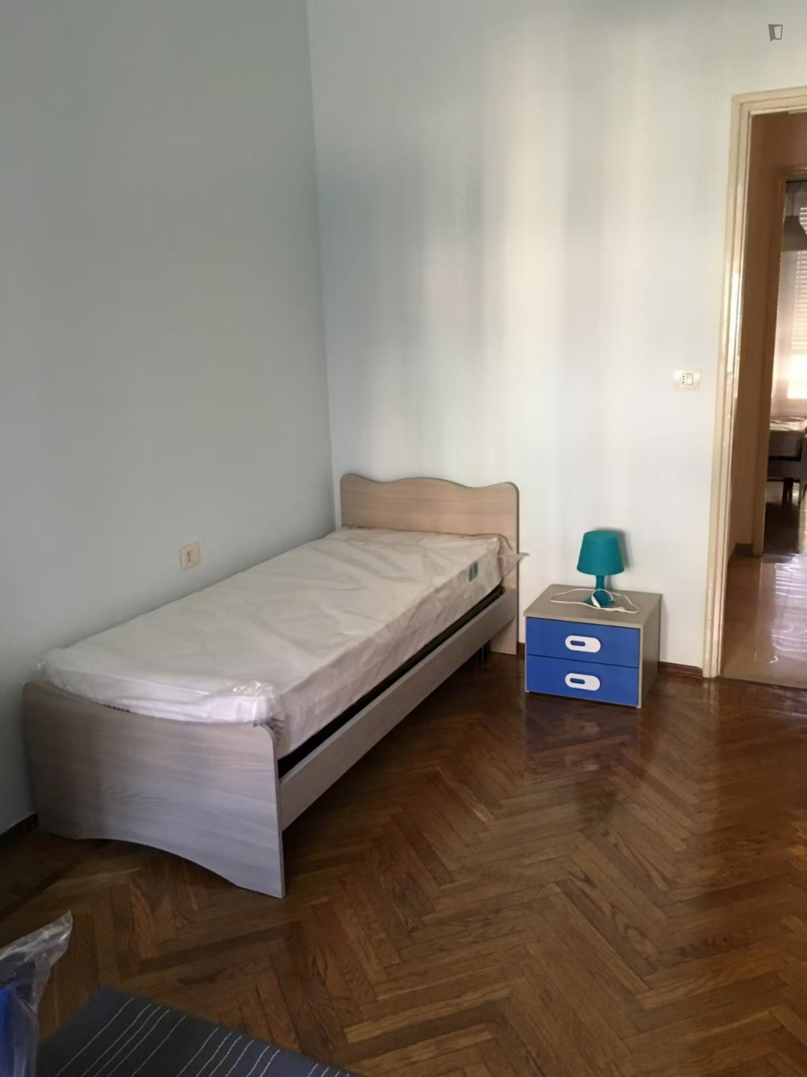 Single Bedroom In A Shared 5 Bedroom Apartment_ROOM1 - 1