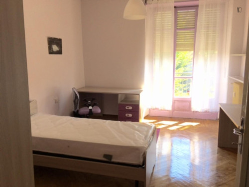 Single bedroom in a shared 5 bedroom apartment_ROOM2