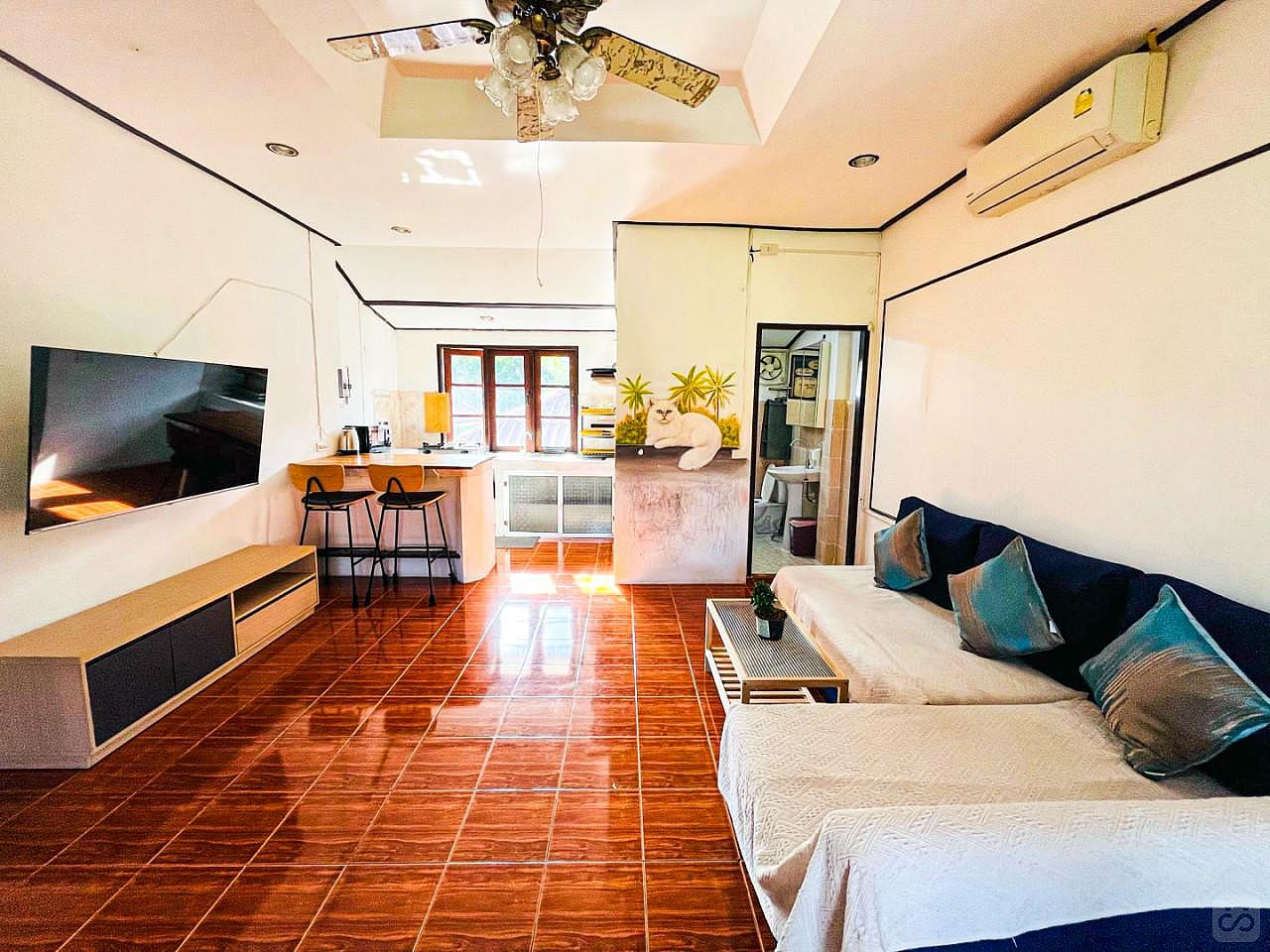 King Room W/ Private Bath Room And Office Room - 1