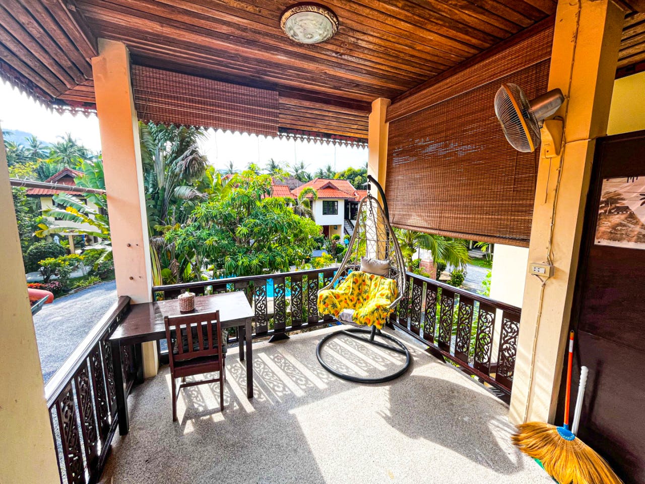 Studio With Balcony - Charming Coliving in Koh Samui's Serene Tambon Maret - Gallery - 32