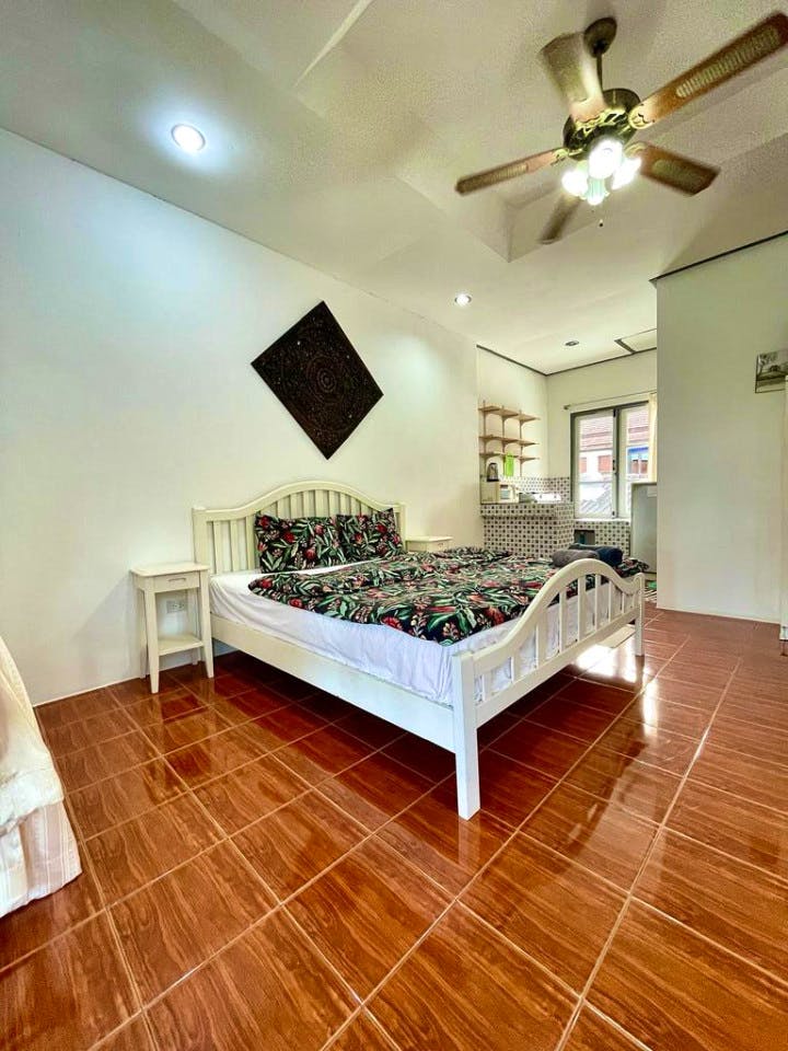 Studio With Balcony - Charming Coliving in Koh Samui's Serene Tambon Maret - Gallery - 4