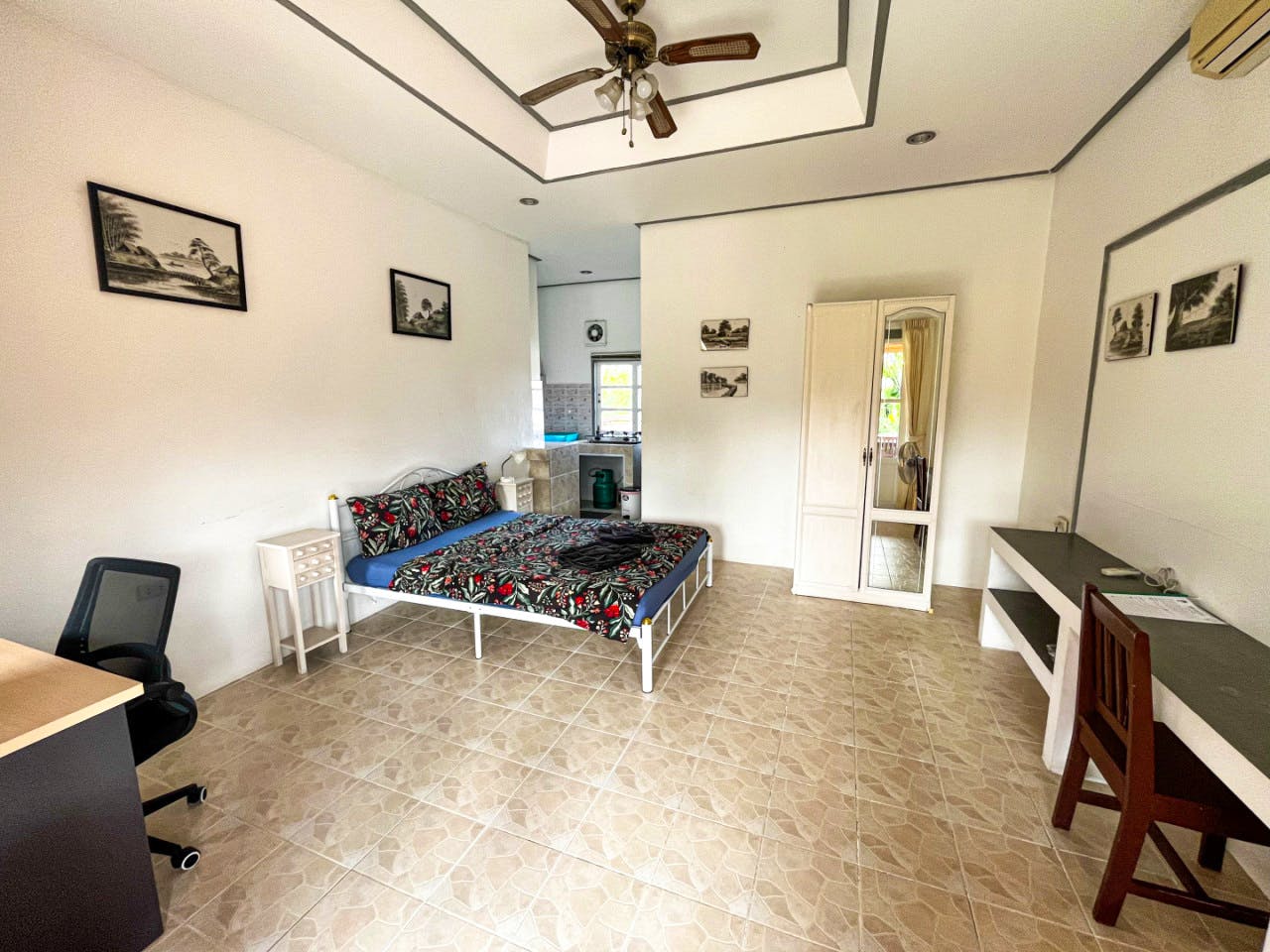 Studio With Balcony - Charming Coliving in Koh Samui's Serene Tambon Maret - Gallery - 5