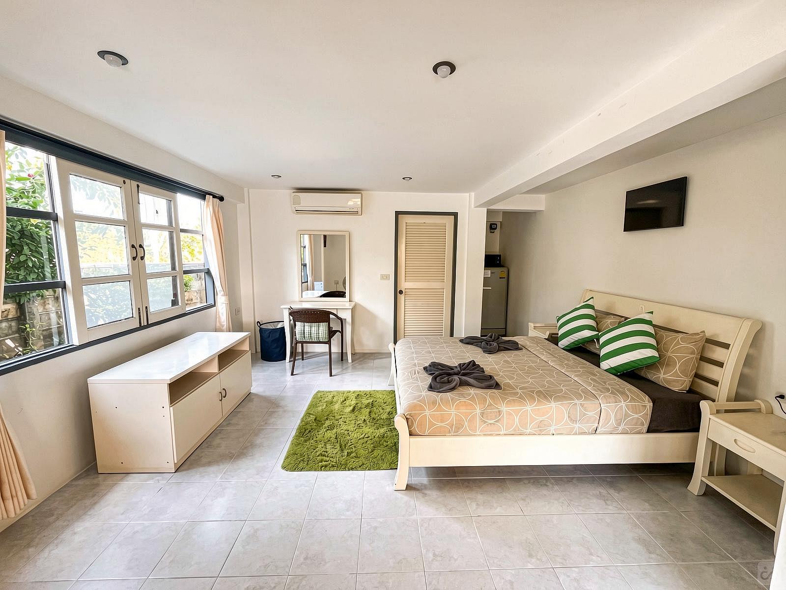  Comfort Budget Room  -  Charming Coliving in Koh Samui's Serene Tambon Maret  - Gallery -  61