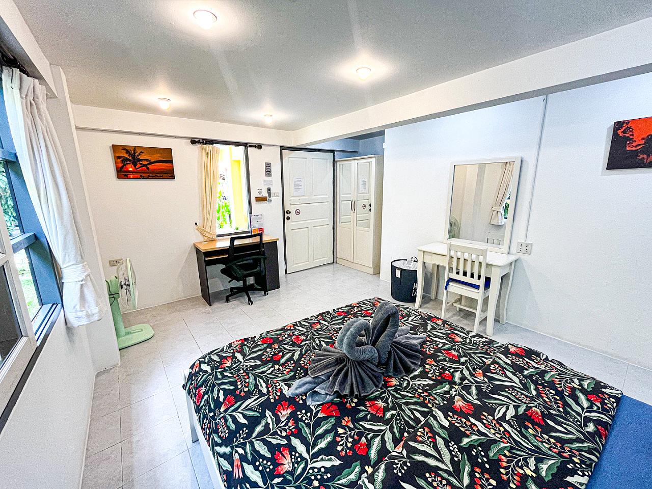  Comfort Budget Room  -  Charming Coliving in Koh Samui's Serene Tambon Maret  - Gallery -  42