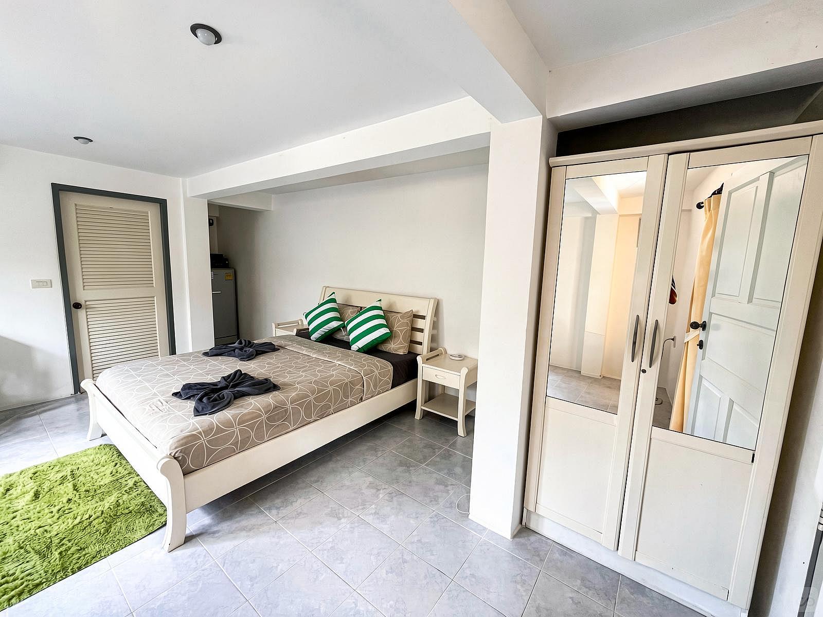  Comfort Budget Room  -  Charming Coliving in Koh Samui's Serene Tambon Maret  - Gallery -  65