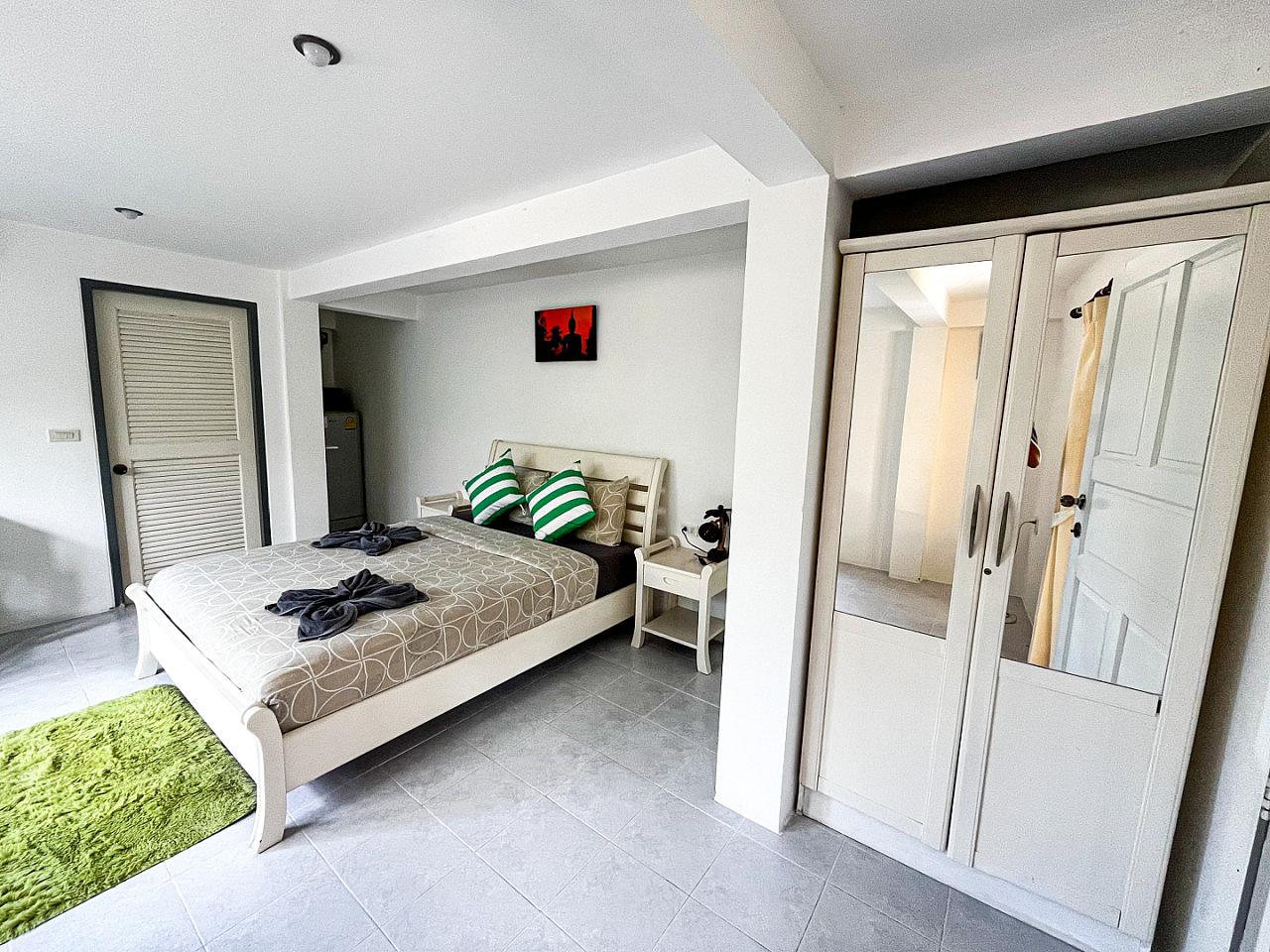  Comfort Budget Room  -  Charming Coliving in Koh Samui's Serene Tambon Maret  - Gallery -  29