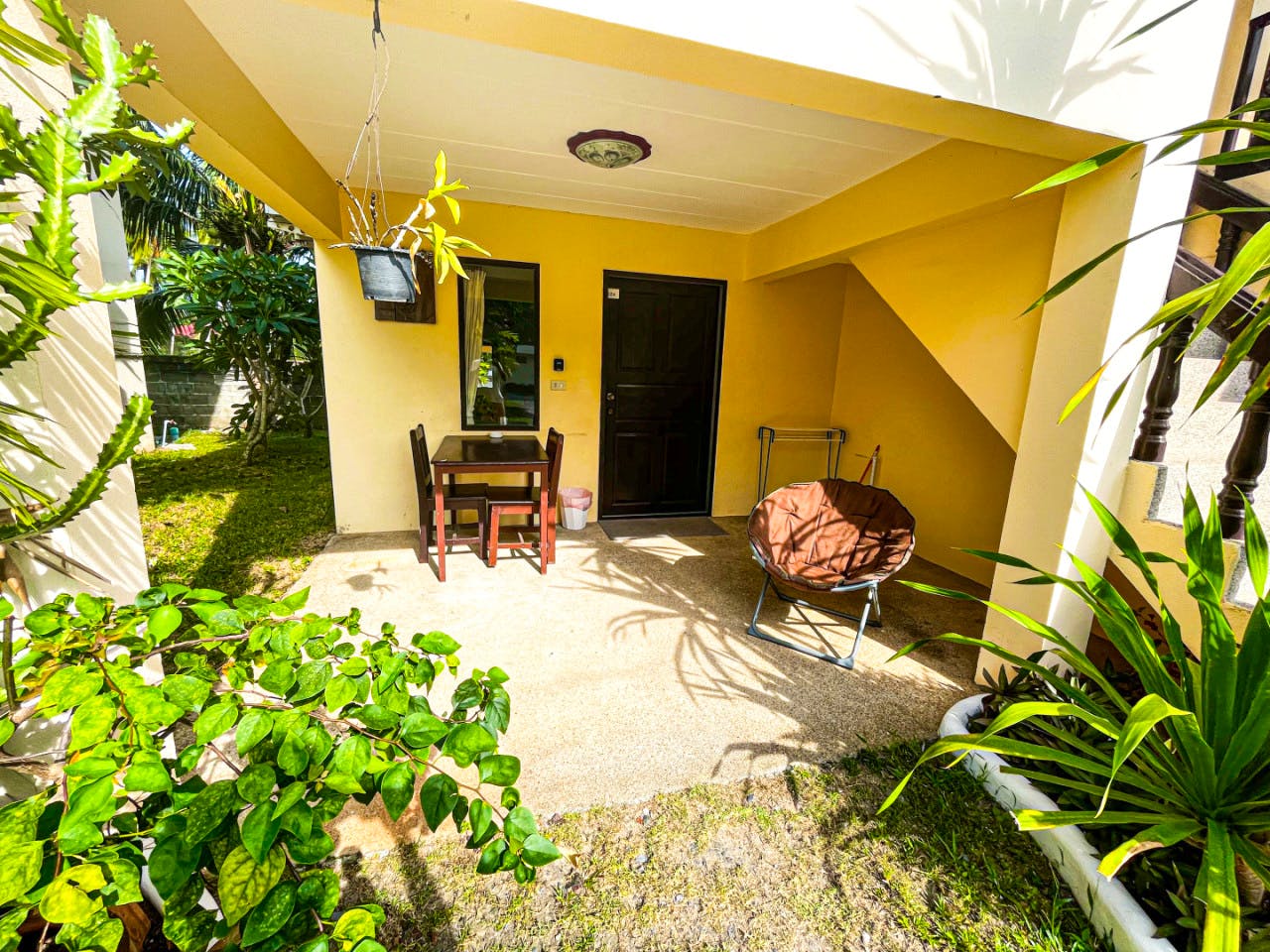 Comfort Budget Room - Charming Coliving in Koh Samui's Serene Tambon Maret - Gallery - 21