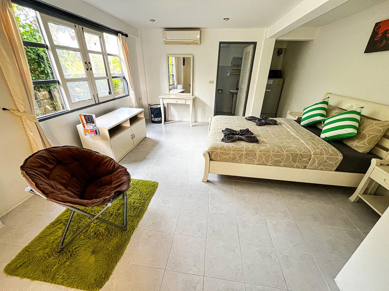  Comfort Budget Room  -  Charming Coliving in Koh Samui's Serene Tambon Maret  - Gallery -  57