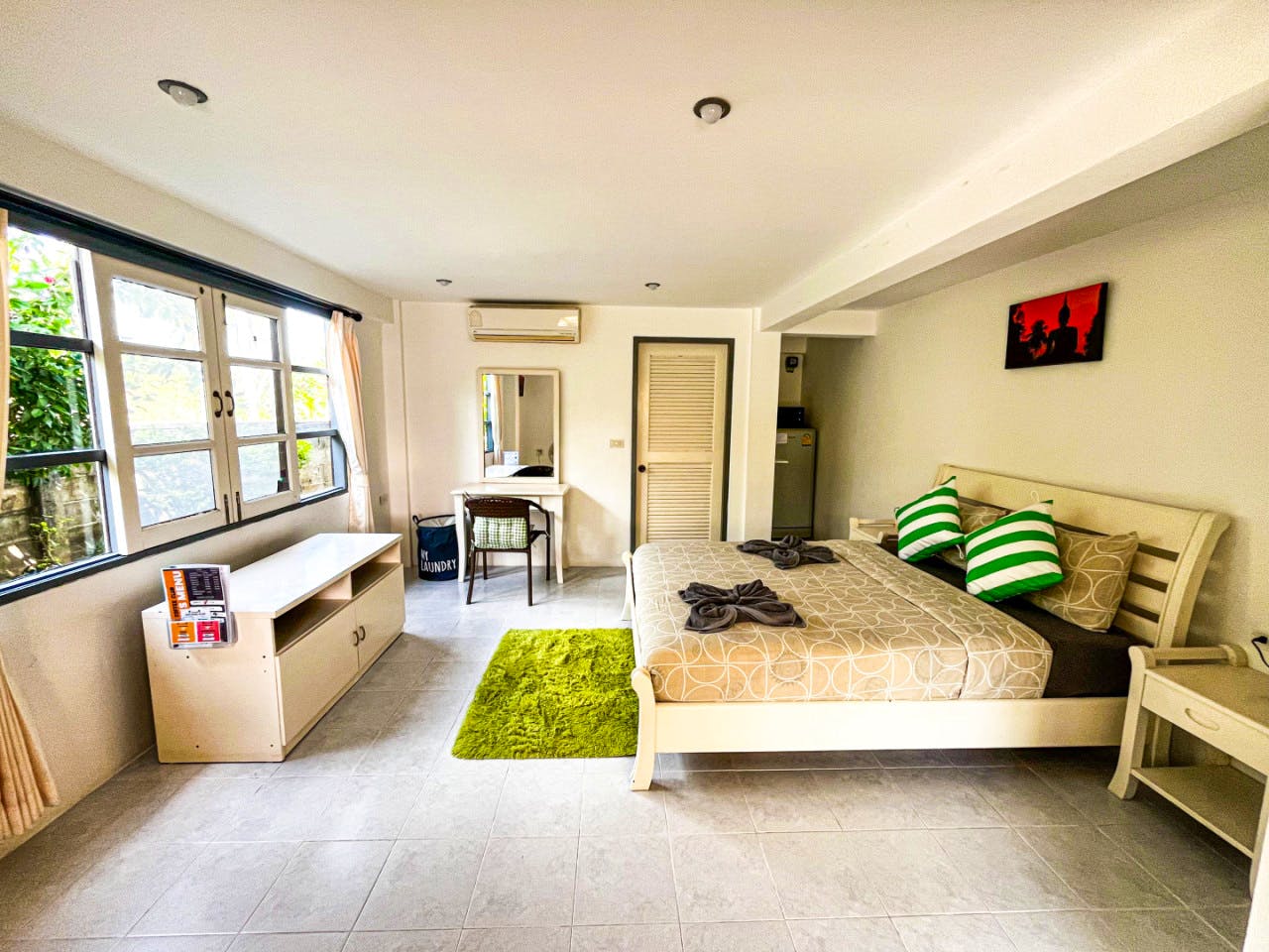  Comfort Budget Room  -  Charming Coliving in Koh Samui's Serene Tambon Maret  - Gallery -  1