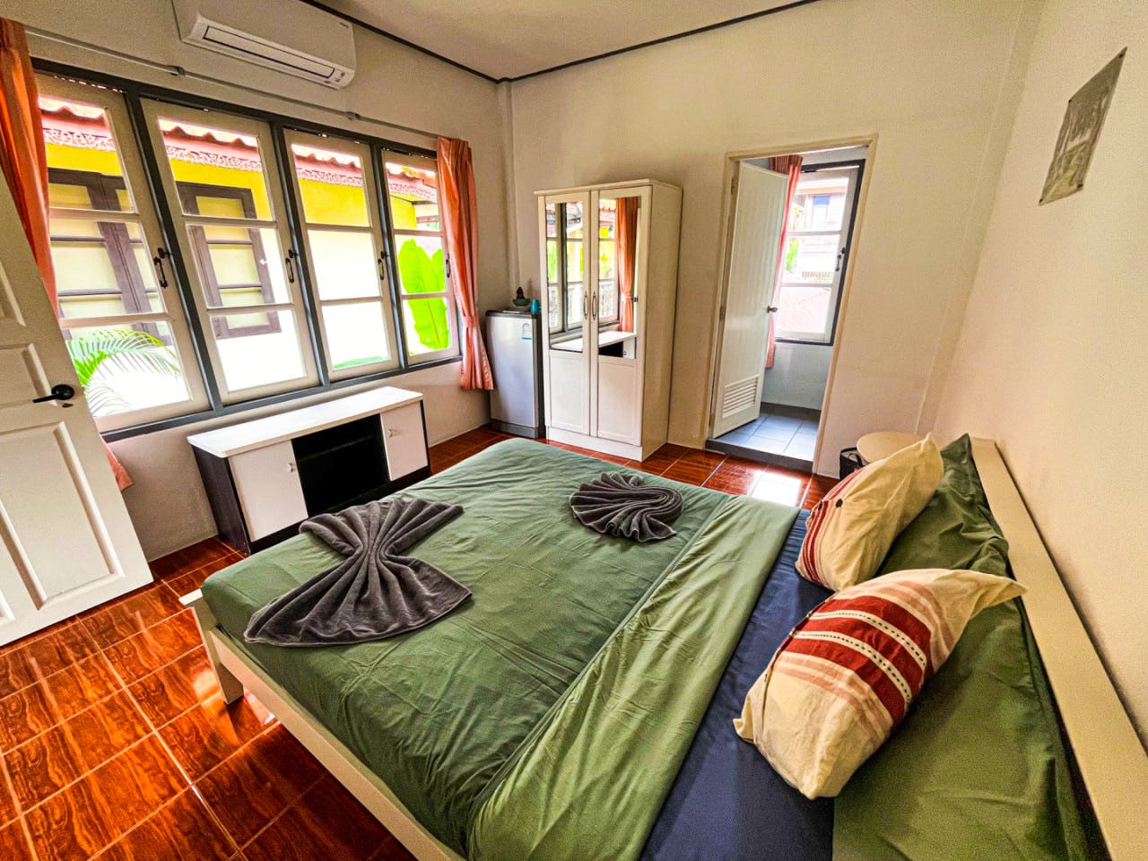  Room + Office Space  -  Charming Coliving in Koh Samui's Serene Tambon Maret  - Gallery -  19