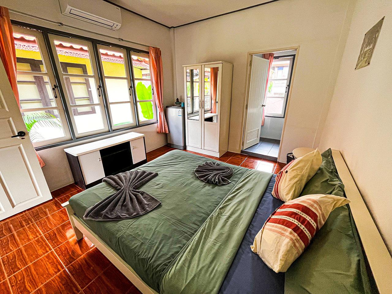 Room + Office Space - Charming Coliving in Koh Samui's Serene Tambon Maret - Gallery - 36