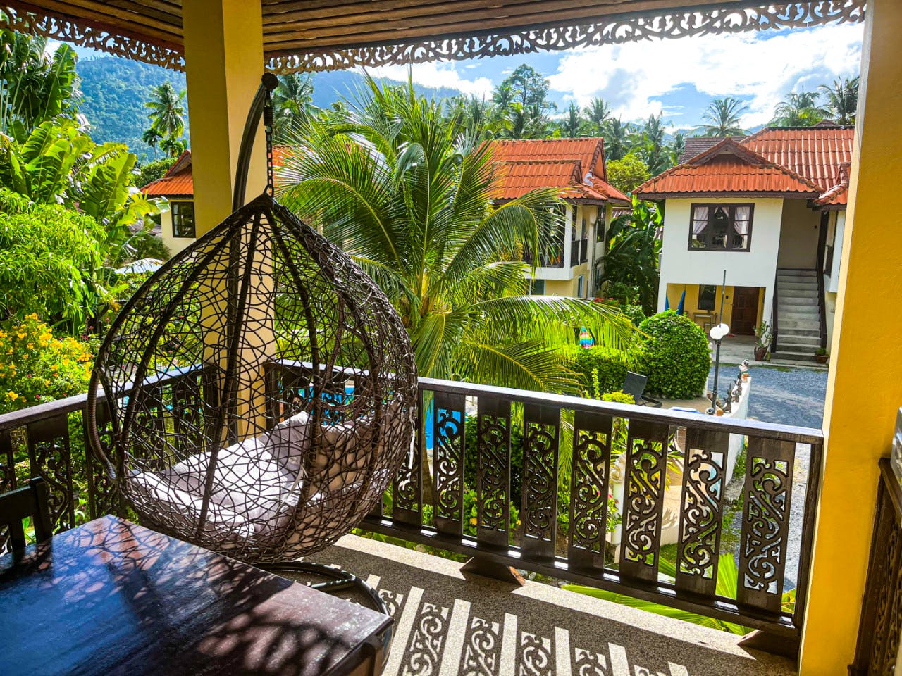 Bed In A 2-Bed Females Only Room - Charming Coliving in Koh Samui's Serene Tambon Maret - Gallery - 4