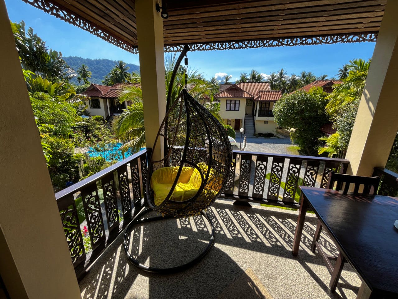 Bed In A 2-Bed Females Only Room - Charming Coliving in Koh Samui's Serene Tambon Maret - Gallery - 1