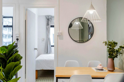 Cozy Stylish Apt. 1 mile away from King George V Memorial Park