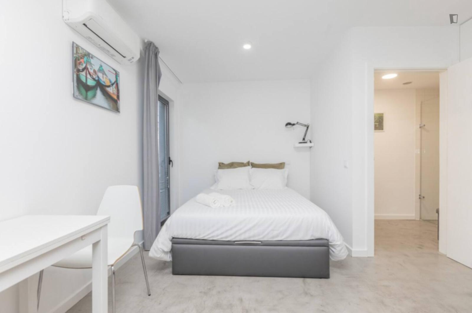  Lighted Studio Close To Aveiro University  -  Lighted Studio close to Aveiro University  - Gallery -  1