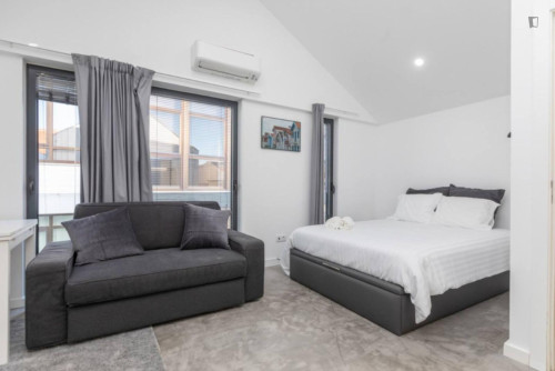 Astonishing Studio close to Alboi Park