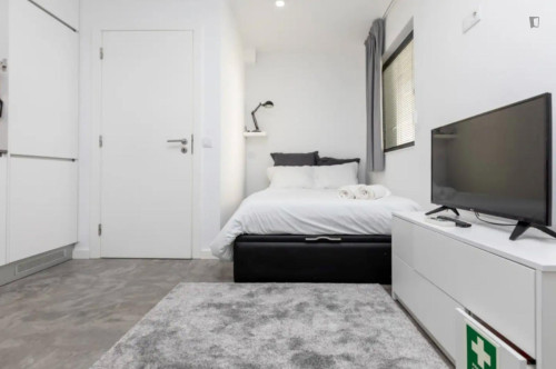 Bright Studio with a terrace close to Baixa de Santo António Park  - Gallery -  5