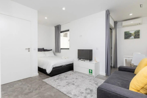 Bright Studio with a terrace close to Baixa de Santo António Park - Gallery - 6