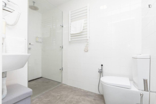 Bright Studio with a terrace close to Baixa de Santo António Park - Gallery - 10