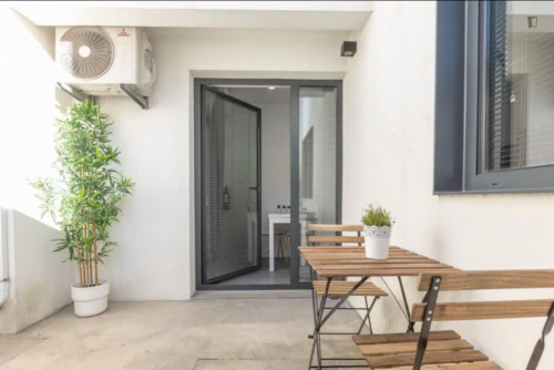 Bright Studio with a terrace close to Baixa de Santo António Park - Gallery - 14