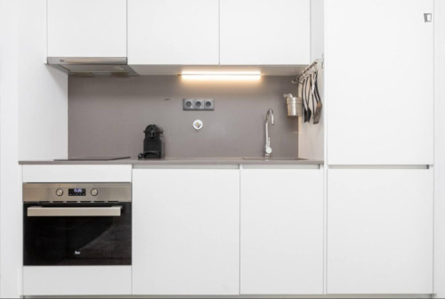 Bright Studio with a terrace close to Baixa de Santo António Park - Gallery - 8