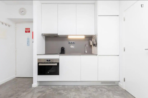 Bright Studio with a terrace close to Baixa de Santo António Park - Gallery - 7