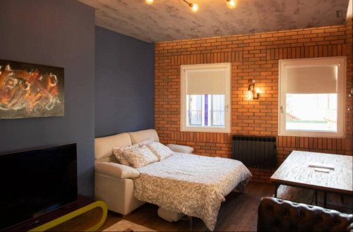 Vintage 1 Bedroom Apartment close to  Infante Dom Pedro Park - Gallery - 19