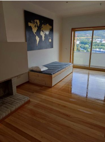 Bright Single Bedroom with a balcony close to Minho University