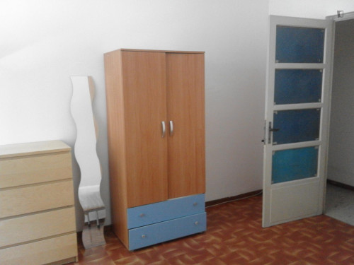 Single Bedroom in a 4 bedroom apartment in Parma