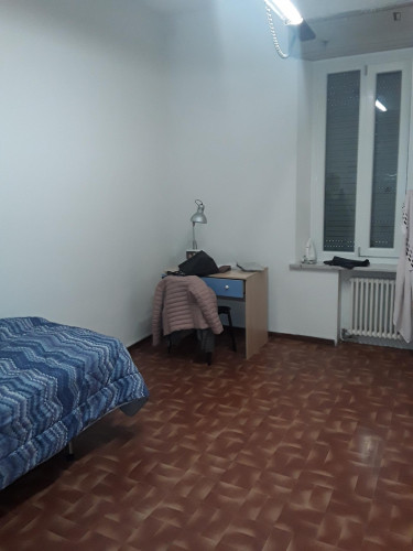 Single Bedroom in a 4 bedroom apartment in Parma